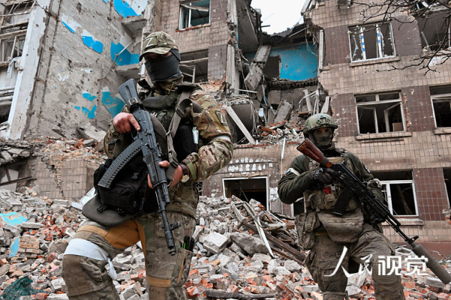 乌克兰东部地区激战持续 乌称击退俄军10次进攻