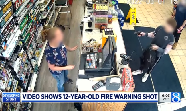 美12岁儿童持枪抢劫加油站：见店员反问 直接鸣枪