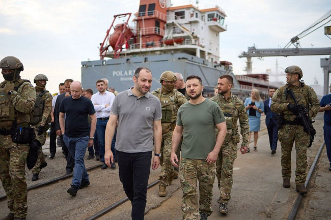 乌总统泽连斯基访问敖德萨储粮港口