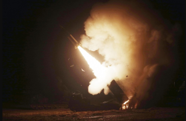 韩国导弹击中自己的基地，日本网民：射程是10米吗